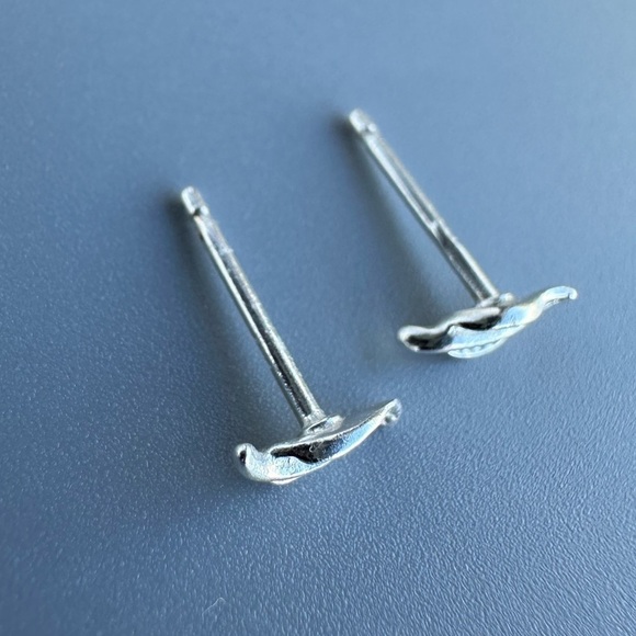 Sterling Silver Leaves Ear Stud - Picture 7 of 11